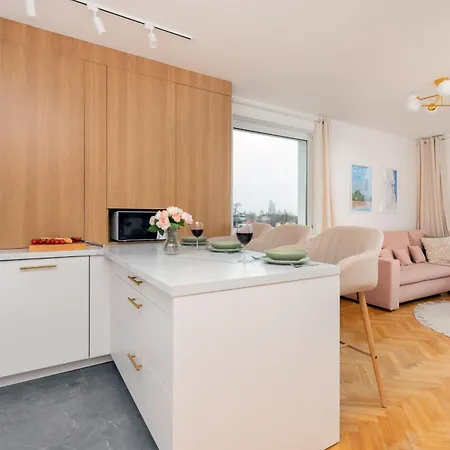 Pastel Apartment With Two Bedrooms And Balcony In Gdynia By Noclegi Renters דירה