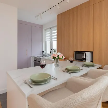 Pastel Apartment With Two Bedrooms And Balcony In Gdynia By Noclegi Renters * גדינייה